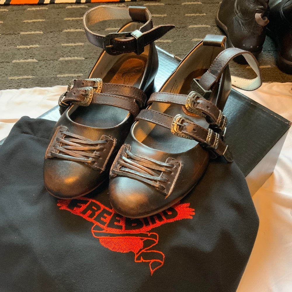 Free Bird Bentley flats with detachable ankle strap